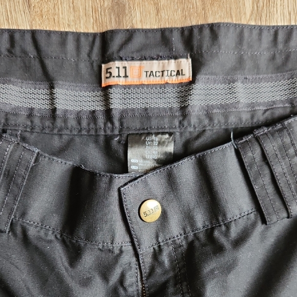 5.11 Tactical Black Cargo Pants with Multi-Pocket Utility Size 18 Long - Picture 2 of 8